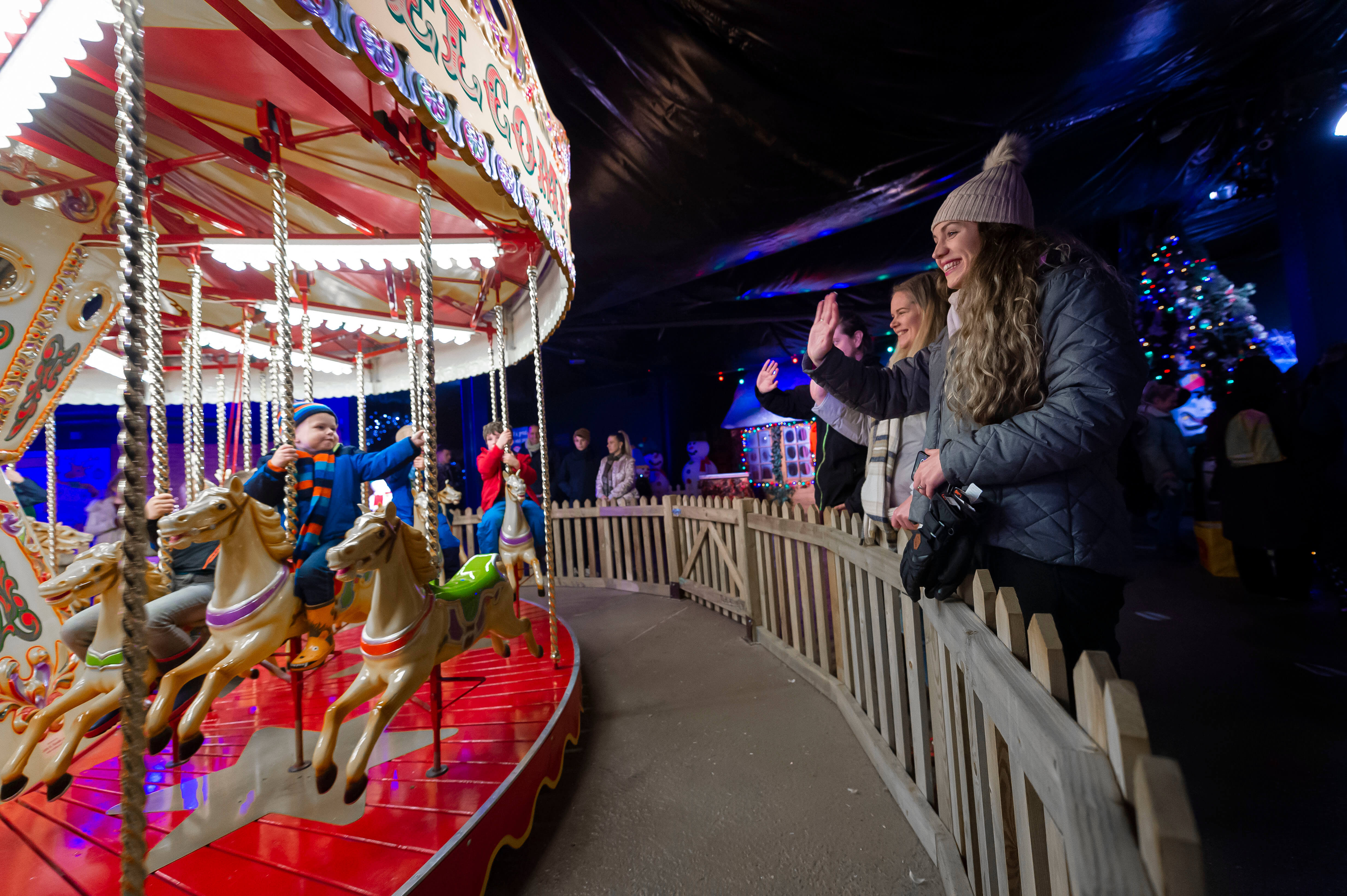 Santa's Photo Gallery - Santa's Winter Wonderland - SnowDome